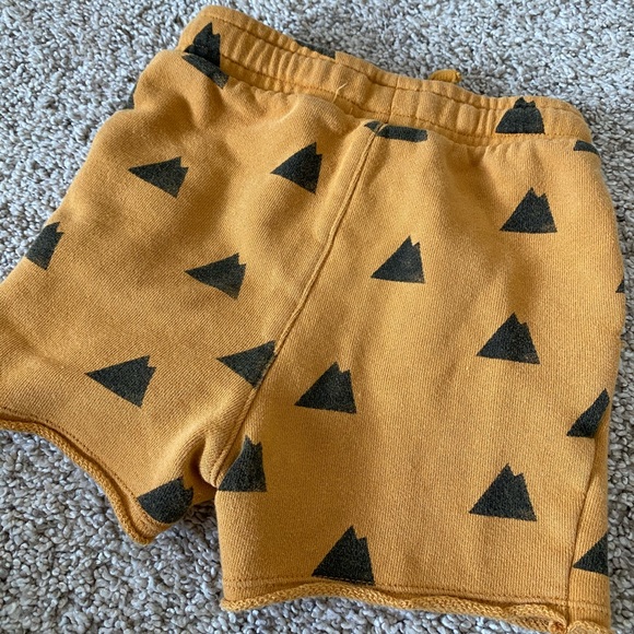 Art Class toddler boy triangle 12 month shorts - Picture 5 of 5